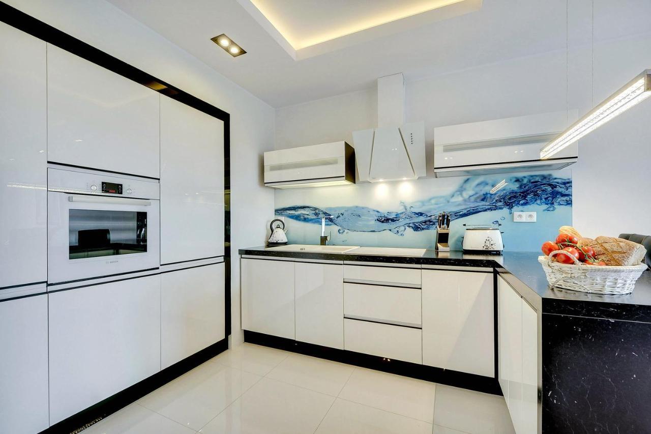 Apartament Amber Centrum Z Basenem Apartman Gdańsk Kültér fotó