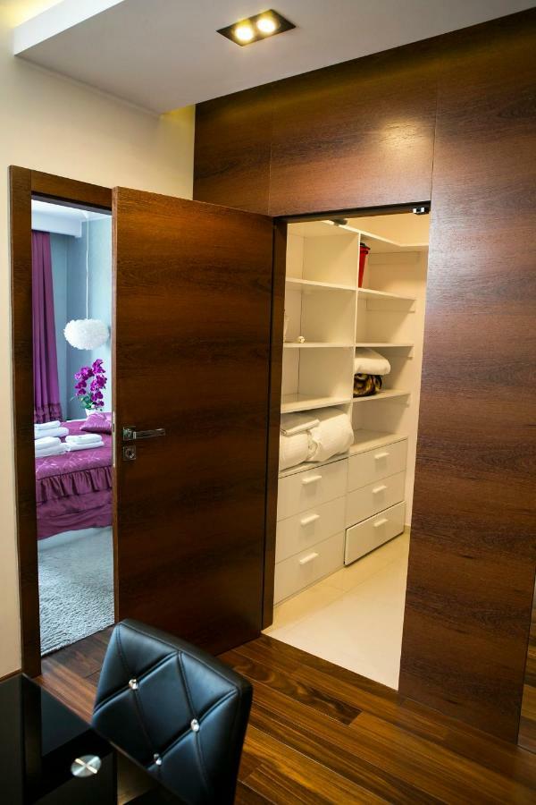 Apartament Amber Centrum Z Basenem Apartman Gdańsk Kültér fotó